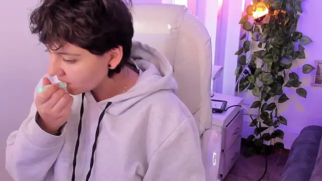 Nathaly ds online show from 04/21/26, 08:12