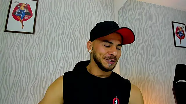 Snapshot of dylan_jacobx chatting on 10/26/25, 01:55 dylan jacobx online show from 10/26/25, 01:55