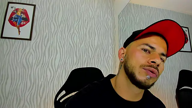 Snapshot of dylan_jacobx chatting on 10/27/25, 02:04 dylan jacobx online show from 10/27/25, 02:04