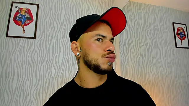 Snapshot of dylan_jacobx chatting on 10/28/25, 03:10 dylan jacobx online show from 10/28/25, 03:10