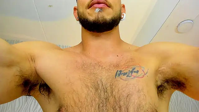 Snapshot of dylan_jacobx chatting on 10/29/25, 03:31 dylan jacobx online show from 10/29/25, 03:31