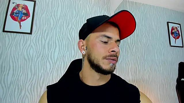 Snapshot of dylan_jacobx chatting on 11/01/25, 01:07 dylan jacobx online show from 11/01/25, 01:07