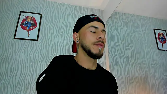 Snapshot of dylan_jacobx chatting on 11/08/25, 03:07 dylan jacobx online show from 11/08/25, 03:07