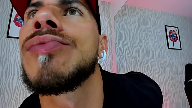 Snapshot of dylan_jacobx chatting on 11/15/25, 03:15 dylan jacobx online show from 11/15/25, 03:15