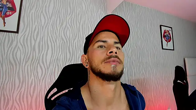 Snapshot of dylan_jacobx chatting on 11/19/25, 02:33 dylan jacobx online show from 11/19/25, 02:33