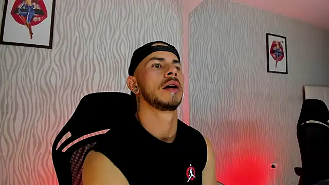 Snapshot of dylan_jacobx chatting on 11/21/25, 03:05 dylan jacobx online show from 11/21/25, 03:05