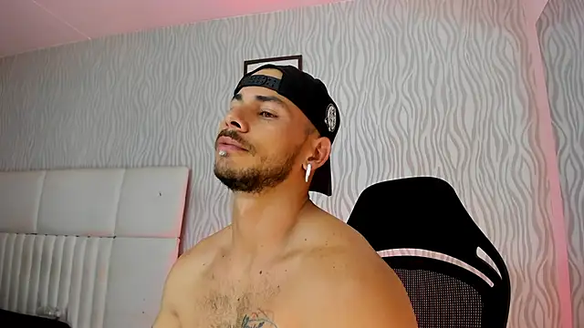 Snapshot of dylan_jacobx chatting on 12/02/25, 03:45 dylan jacobx online show from 12/02/25, 03:45