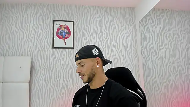 Snapshot of dylan_jacobx chatting on 12/13/25, 08:36 dylan jacobx online show from 12/13/25, 08:36