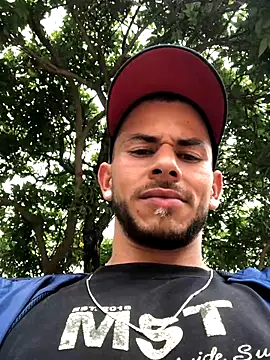 Snapshot of dylan_jacobx chatting on 12/15/25, 05:39 dylan jacobx online show from 12/15/25, 05:39