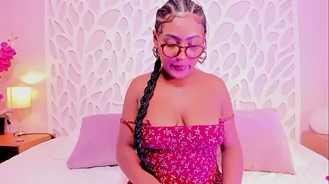 Snapshot of Emmadancer chatting on 11/02/25, 09:17 Emmadancer online show from 11/02/25, 09:17