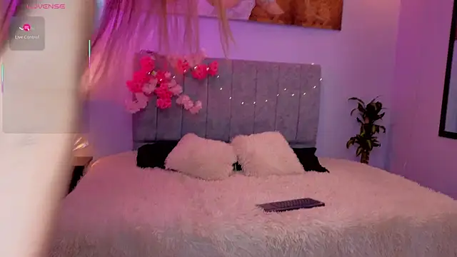 antonellastar24  online show from 09/22/25, 08:33