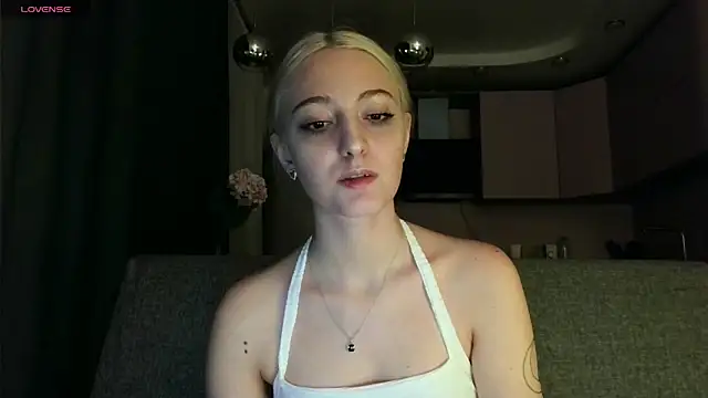 white liillyy online show from 09/25/25, 10:02