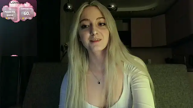 white liillyy online show from 10/05/25, 07:45