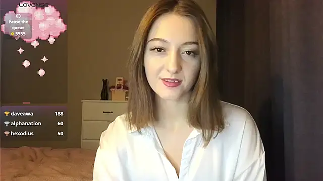 white liillyy online show from 12/15/25, 10:14