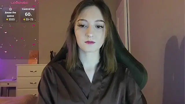 white liillyy online show from 04/14/26, 12:27