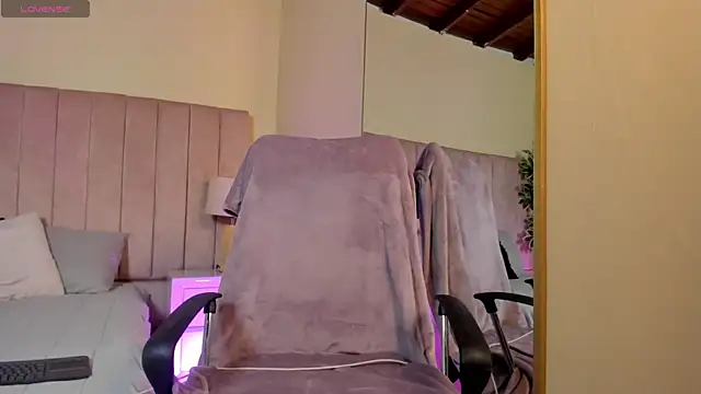 Mia mtnz02 online show from 09/11/25, 03:56