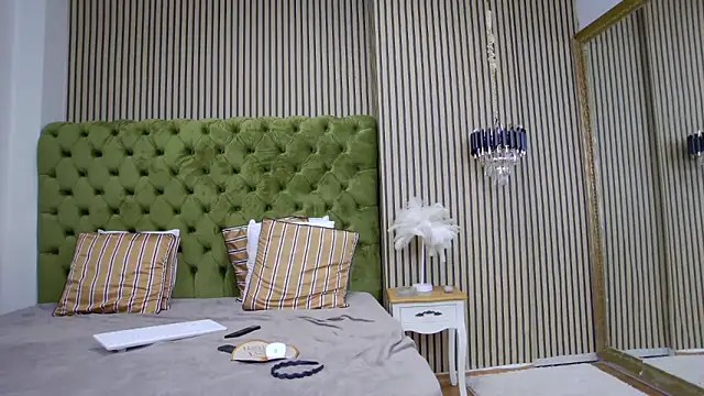 Snapshot of LunaHart chatting on 10/22/25, 06:51 LunaHart online show from 10/22/25, 06:51