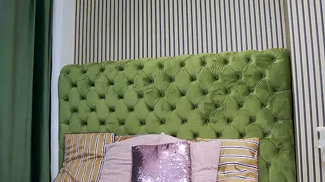 LunaHart online show from 12/01/25, 03:50