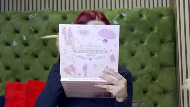 Snapshot of LunaHart chatting on 01/11/26, 05:40 LunaHart online show from 01/11/26, 05:40