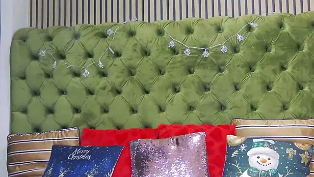 Snapshot of LunaHart chatting on 01/13/26, 11:48 LunaHart online show from 01/13/26, 11:48