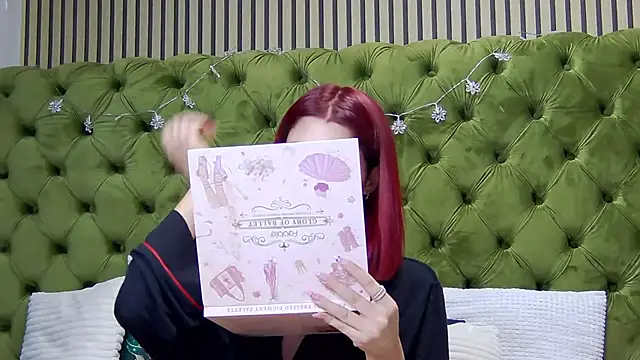 Snapshot of LunaHart chatting on 01/18/26, 07:39 LunaHart online show from 01/18/26, 07:39