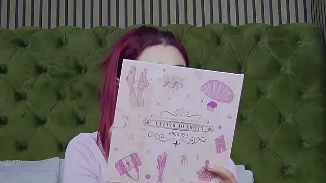 Snapshot of LunaHart chatting on 02/04/26, 12:33 LunaHart online show from 02/04/26, 12:33