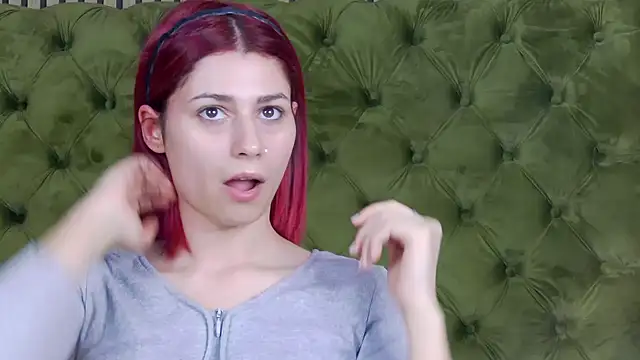 Snapshot of LunaHart chatting on 02/25/26, 05:28 LunaHart online show from 02/25/26, 05:28