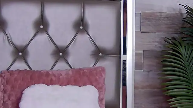 LunaHart online show from 04/23/26, 05:19