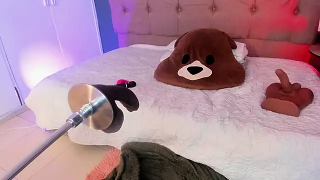 Karol Pagee online show from 11/21/25, 04:11