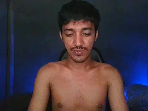 Snapshot of RowyCam chatting on 10/28/25, 03:36 RowyCam online show from 10/28/25, 03:36