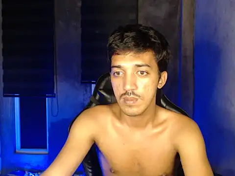 Snapshot of RowyCam chatting on 11/11/25, 01:33 RowyCam online show from 11/11/25, 01:33