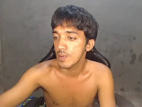 Snapshot of RowyCam chatting on 12/05/25, 09:51 RowyCam online show from 12/05/25, 09:51