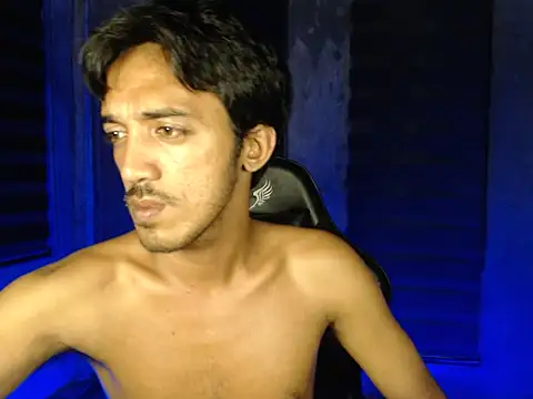 Snapshot of RowyCam chatting on 12/16/25, 03:39 RowyCam online show from 12/16/25, 03:39