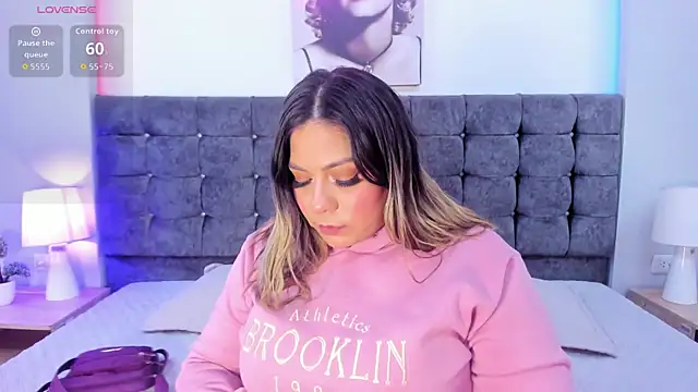 isabella horney  online show from 11/09/25, 07:34