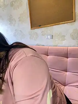 isabella horney  online show from 02/09/26, 12:31