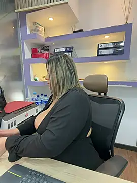 Snapshot of isabella_horney_ chatting on 07/15/26, 09:31 isabella horney online show from 07/15/26, 09:31