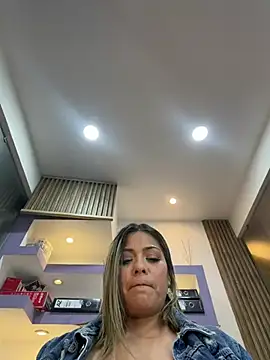 Snapshot of isabella_horney_ chatting on 07/24/26, 11:47 isabella horney online show from 07/24/26, 11:47