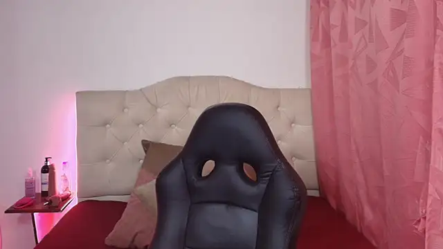 lailahdark online show from 10/17/25, 04:59