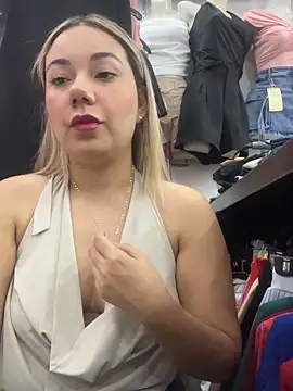 Snapshot of Fabii15 chatting on 09/24/25, 12:14 Fabii15 online show from 09/24/25, 12:14