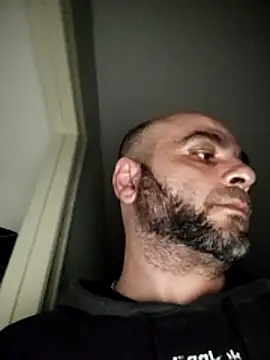 Snapshot of SmokedAlloy2 chatting on 11/30/25, 03:43 SmokedAlloy2 online show from 11/30/25, 03:43