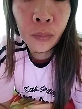 Snapshot of KateLyn08 chatting on 12/15/25, 01:10 KateLyn08 online show from 12/15/25, 01:10