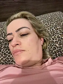 Snapshot of Alerquinasc chatting on 09/21/25, 10:44 Alerquinasc online show from 09/21/25, 10:44