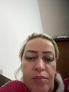 Snapshot of Alerquinasc chatting on 10/10/25, 07:29 Alerquinasc online show from 10/10/25, 07:29