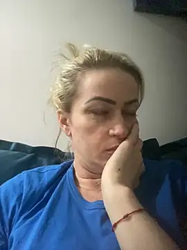 Snapshot of Alerquinasc chatting on 10/14/25, 11:49 Alerquinasc online show from 10/14/25, 11:49