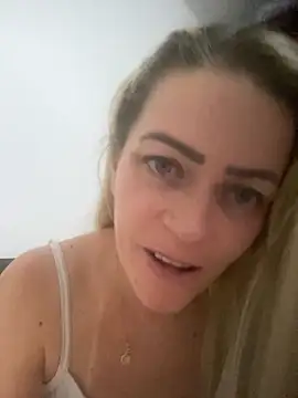 Snapshot of Alerquinasc chatting on 11/28/25, 08:50 Alerquinasc online show from 11/28/25, 08:50