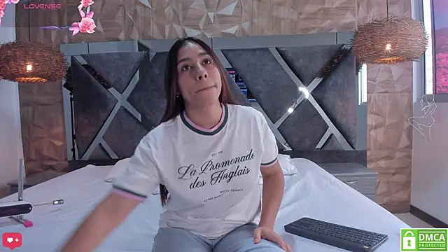 Selene  Lopez  online show from 04/23/26, 07:49