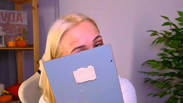 Charlotte Colinss online show from 11/05/25, 02:22