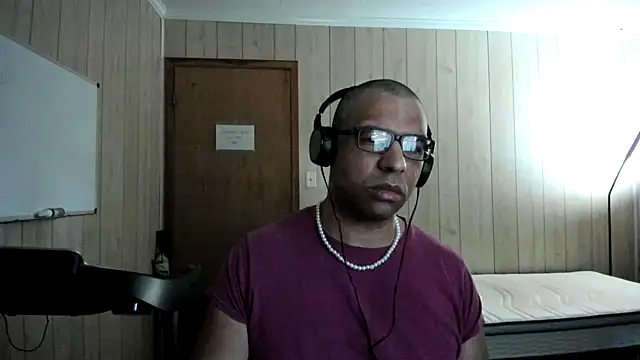 Snapshot of NaturalBeautyQueen chatting on 10/03/25, 12:24 NaturalBeautyQueen online show from 10/03/25, 12:24