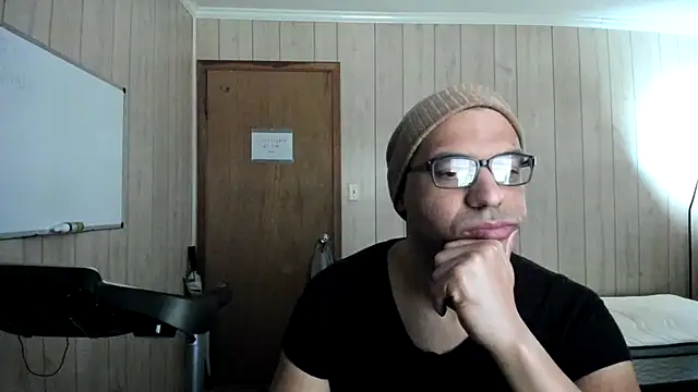 Snapshot of NaturalBeautyQueen chatting on 10/09/25, 12:58 NaturalBeautyQueen online show from 10/09/25, 12:58