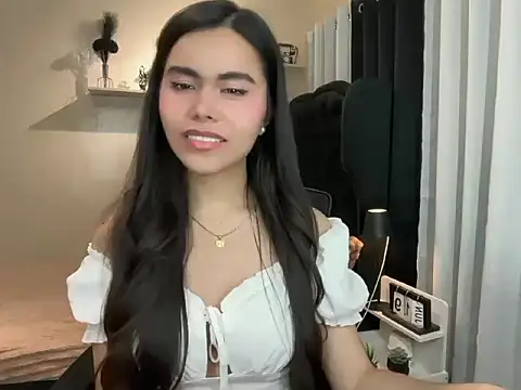 Snapshot of Princess_Material chatting on 06/18/26, 04:00 Princess Material online show from 06/18/26, 04:00